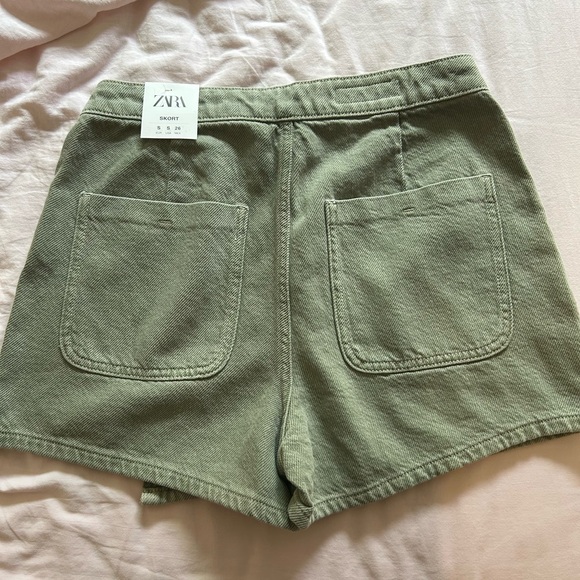 Zara Green Skort-Style Shorts with Asymmetrical Wrap - Picture 2 of 3